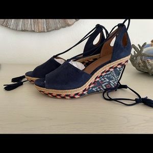 2017 Cabi blue wedge sandal new in box